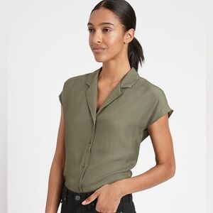 Banana Republic Resort Shirt, olive green, size XL